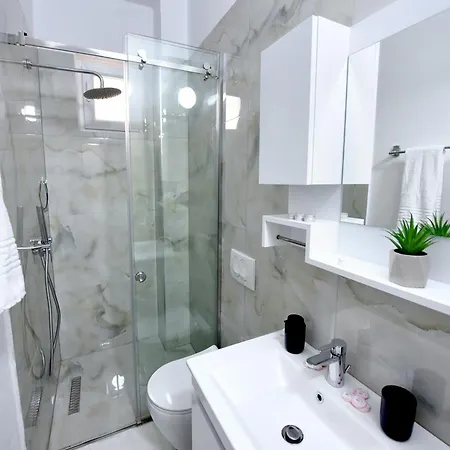 Apartment Vila Hope 2 *